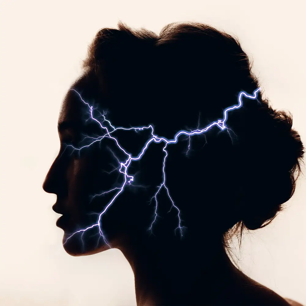 Silhouette einer Frau mit Blitz im Kopf